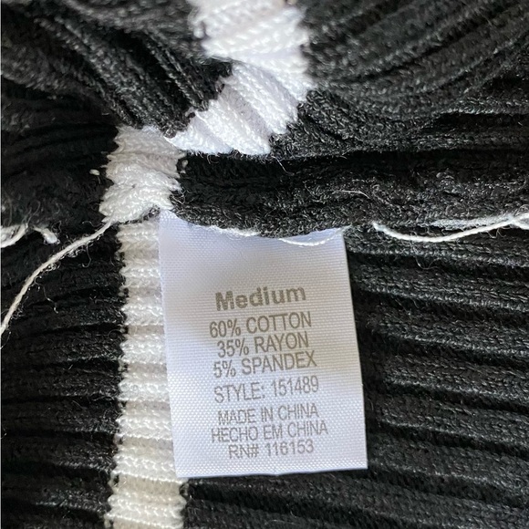 Poof Black and White Stripe V-Neck Lace Closure long Sleeves Top Size: Medium - Picture 8 of 9